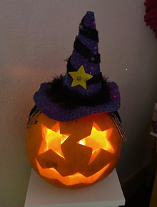 Pumpkin with witches hat