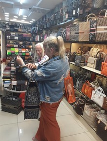 Louise shopping 3b